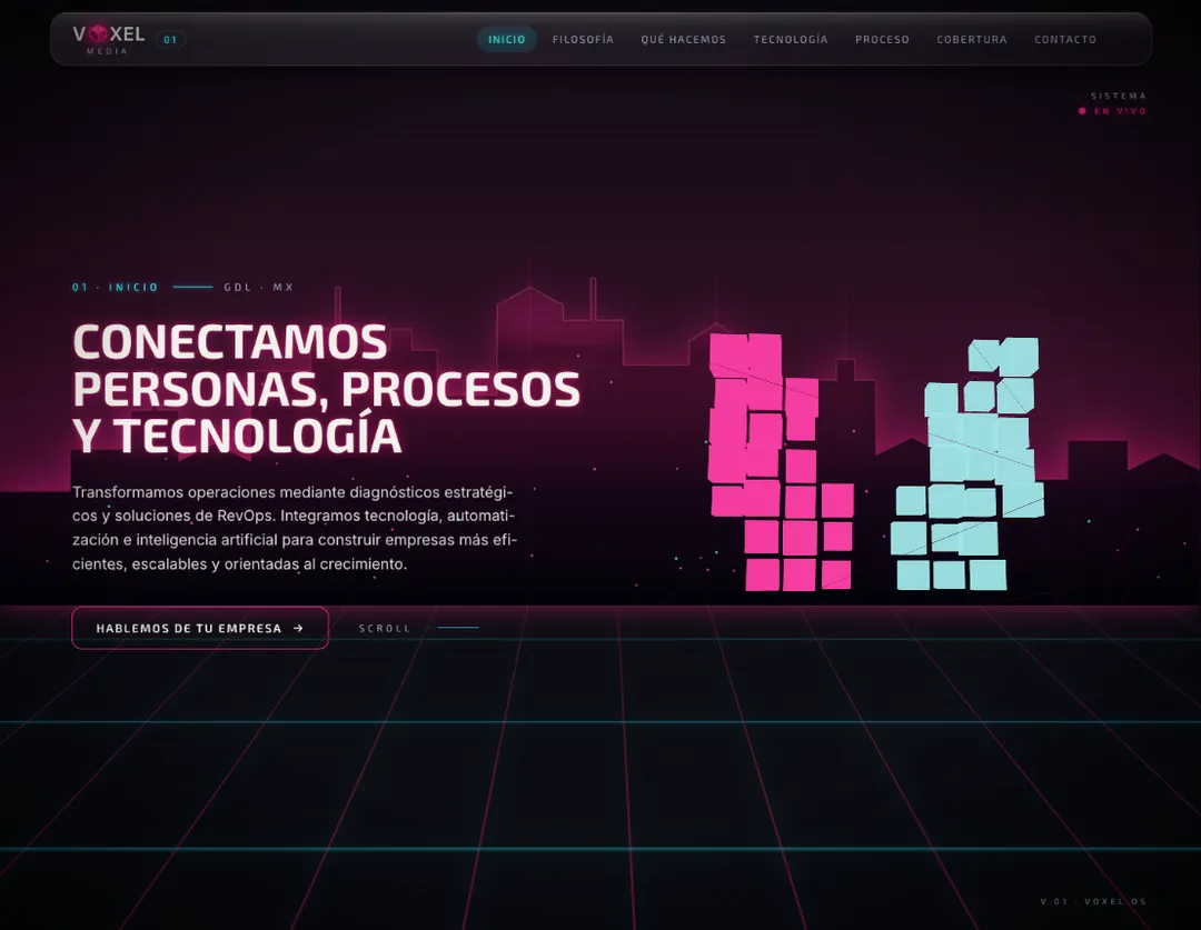 Sitio de Voxel Media: el titular «Conectamos personas, procesos y tecnología» sobre una ciudad de neón magenta, con cubos 3D rosas y turquesa sobre una rejilla.